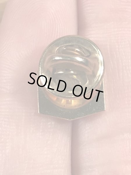 企業キャラクターのMack Truckの70’sヴィンテージピンズ