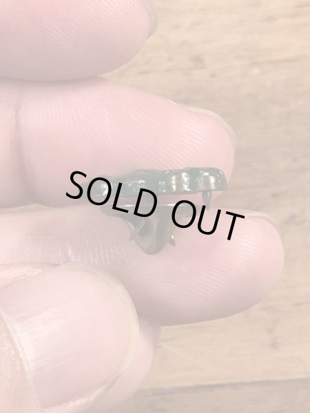 マックトラックのブルドッグの70’sヴィンテージピンズ