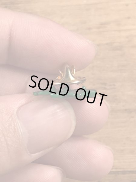 マックトラックのブルドッグの70’sヴィンテージピンズ