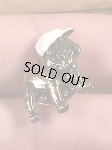 企業キャラクターのマックトラックの70年代ビンテージピンバッジ