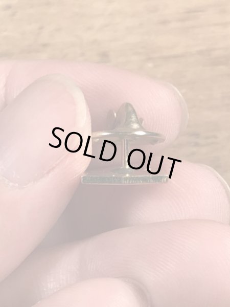 企業キャラクターのMack Truckの70’sヴィンテージピンズ