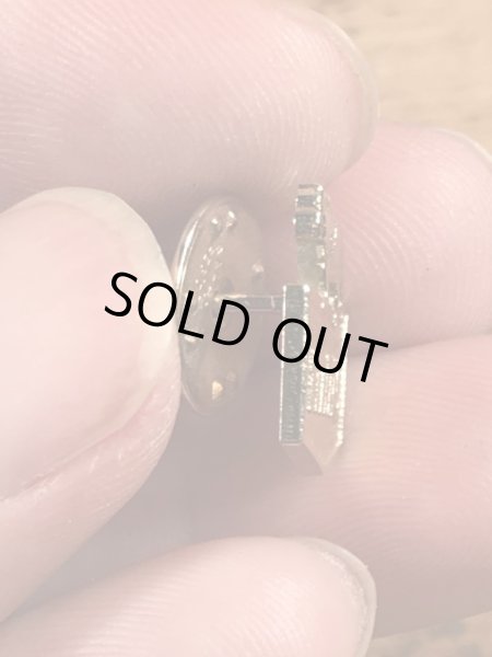 マックトラックのブルドッグの70年代ビンテージピンバッジ