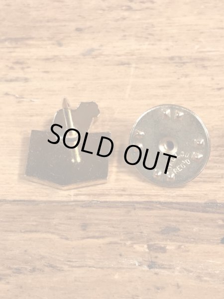 マックトラックのブルドッグの70年代ビンテージピンバッジ