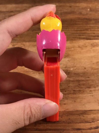 画像1: Animal “Chick in Egg” No Feet Pez Dispenser　チックインエッグ　ビンテージ　ペッツ　足無し　動物　60〜70年代