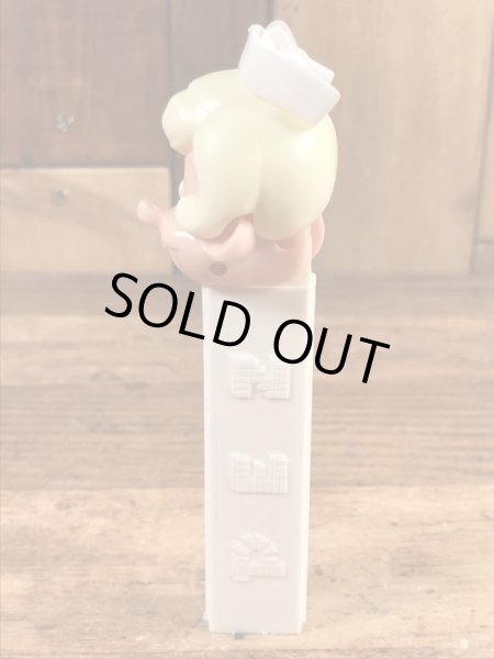 ヒューマンシリーズのNurseの70’sヴィンテージ足無しPezディスペンサー