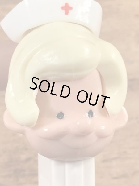 ヒューマンシリーズのNurseの70’sヴィンテージ足無しPezディスペンサー