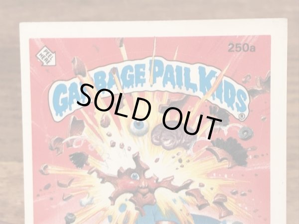 トップス社製のガーベッジペイルキッズの80年代ビンテージステッカーカード