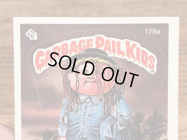 トップス社製のガーベッジペイルキッズの80年代ビンテージステッカーカード