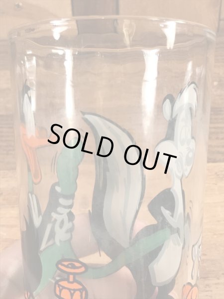 ルーニーテューンズのペペルピューとダフィーダックの70年代ビンテージガラスコップ