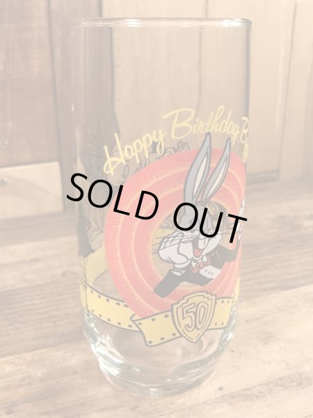 ルーニーテューンズのバッグスバニー50周年記念の90年代ビンテージガラスコップ