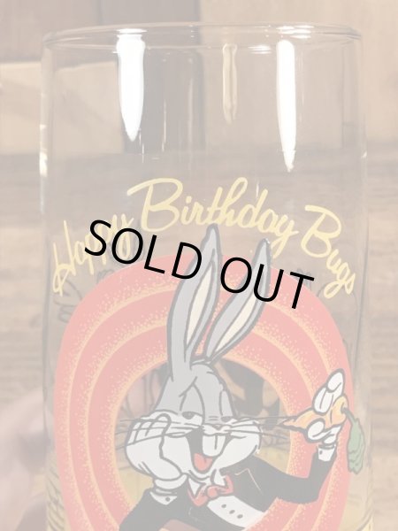 ルーニーテューンズのバッグスバニー50周年記念の90年代ビンテージガラスコップ