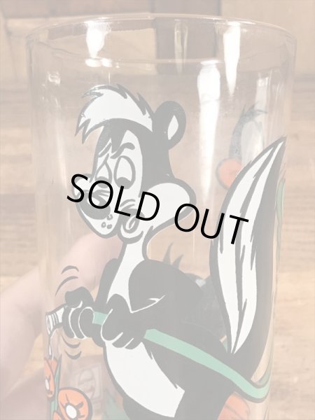 ルーニーテューンズのペペルピューとダフィーダックの70年代ビンテージガラスコップ