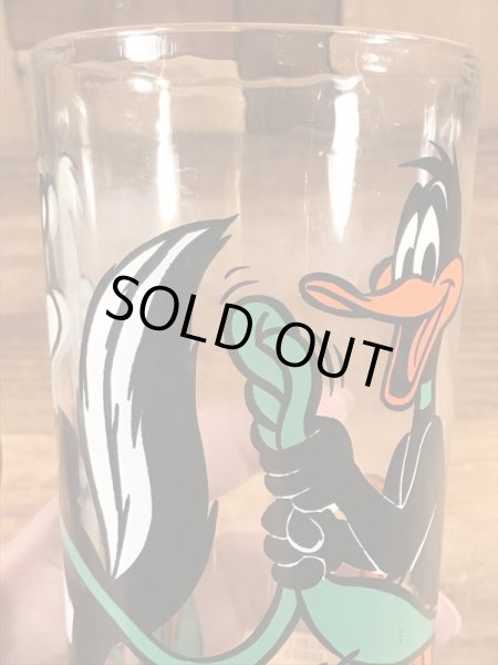 ルーニーテューンズのペペルピューとダフィーダックの70年代ビンテージガラスコップ