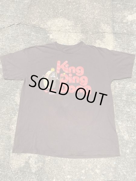 Hostessのチョコレートケーキのキャラクター“King Ding Dong”の90’sヴィンテージティーシャツ