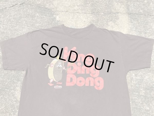 Hostessのチョコレートケーキのキャラクター“King Ding Dong”の90’sヴィンテージティーシャツ