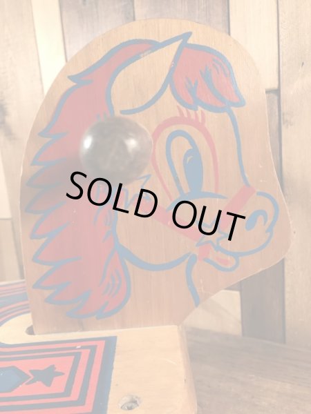 子供用のアンティークのビンテージロッキングホース