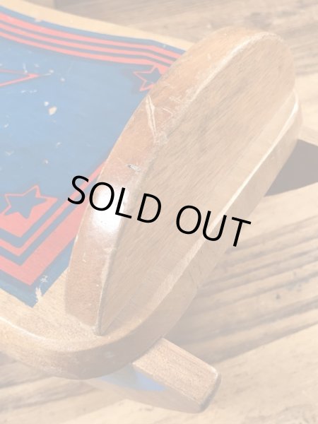 キッズ用のアンティークのヴィンテージ木馬