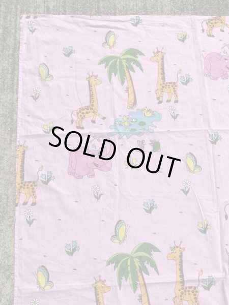 ピンク色の動物柄のヴィンテージフラットシーツ