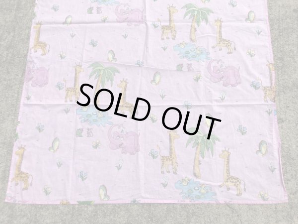 ピンク色の動物柄のヴィンテージフラットシーツ