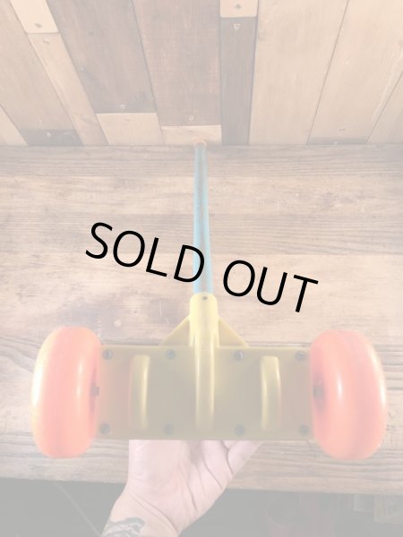 Fisher Price社製のリトルピープルの60’sヴィンテージプルトイ