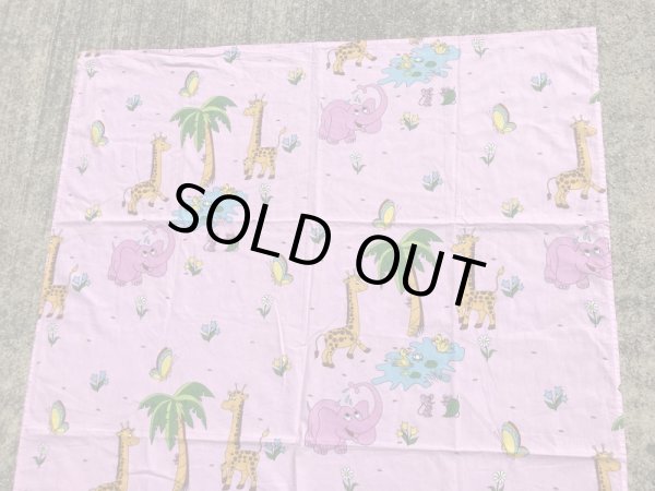 ピンク色の動物柄のヴィンテージフラットシーツ