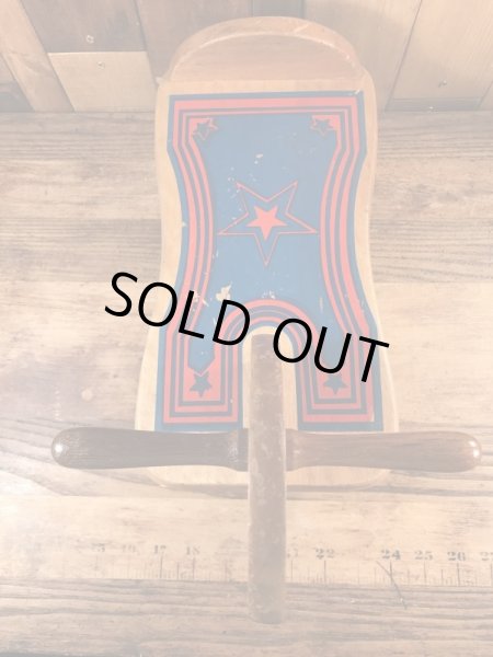 子供用のアンティークのビンテージロッキングホース