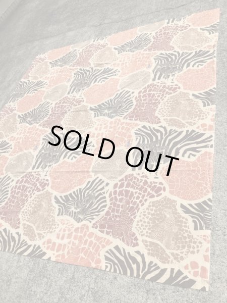 ゼブラやチーターのカモフラ柄の70年代ビンテージフラットシーツ