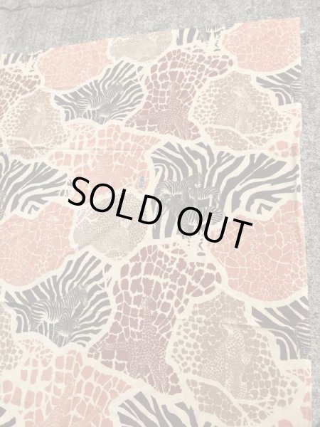 ゼブラやチーターのカモフラ柄の70年代ビンテージフラットシーツ