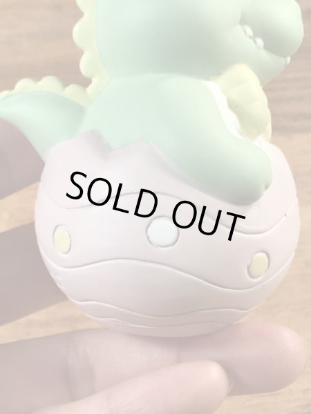 Avon社製の恐竜の卵の80’sヴィンテージソフビドール