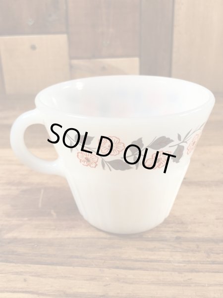 Termocrisaのフラワー柄の70〜80’sヴィンテージミルクガラスカップ