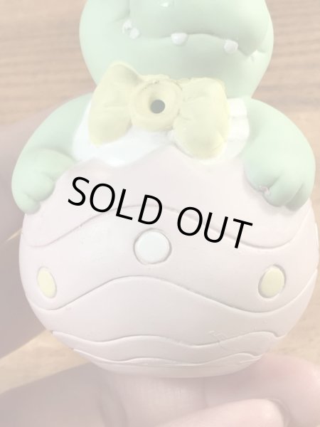 Avon社製の恐竜の卵の80’sヴィンテージソフビドール