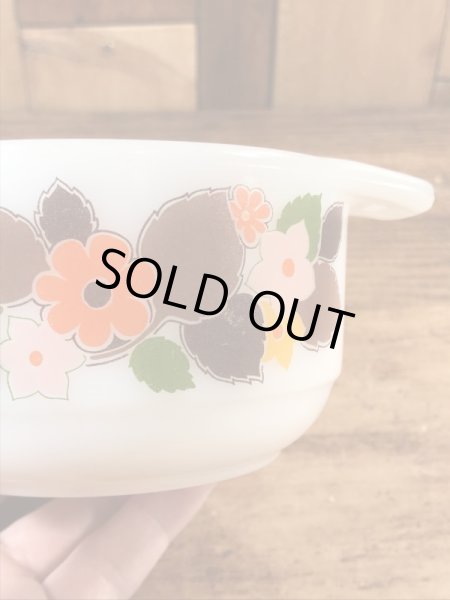 Schott Mainz社製のフラワー柄の60〜70’sヴィンテージミルクガラス皿