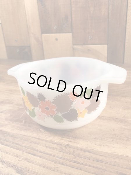 Schott Mainz社製のフラワー柄の60〜70’sヴィンテージミルクガラス皿