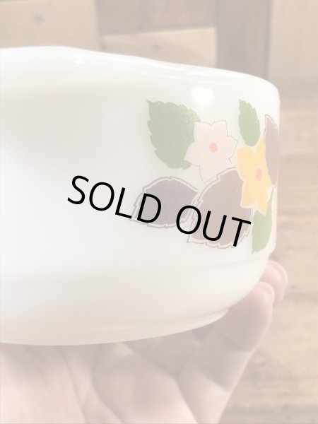 Schott Mainz社製のフラワー柄の60〜70’sヴィンテージミルクガラス皿