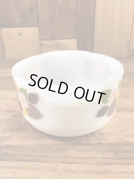 Schott Mainz社製のフラワー柄の60〜70’sヴィンテージミルクガラス皿