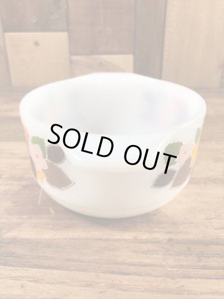 Schott Mainz社製のフラワー柄の60〜70’sヴィンテージミルクガラス皿