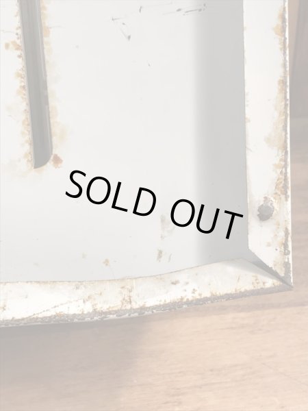 ACスパークプラグの電球が入っていた50〜60’sヴィンテージメタルキャビネット