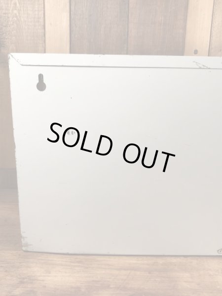 ACスパークプラグの電球が入っていた50〜60’sヴィンテージメタルキャビネット