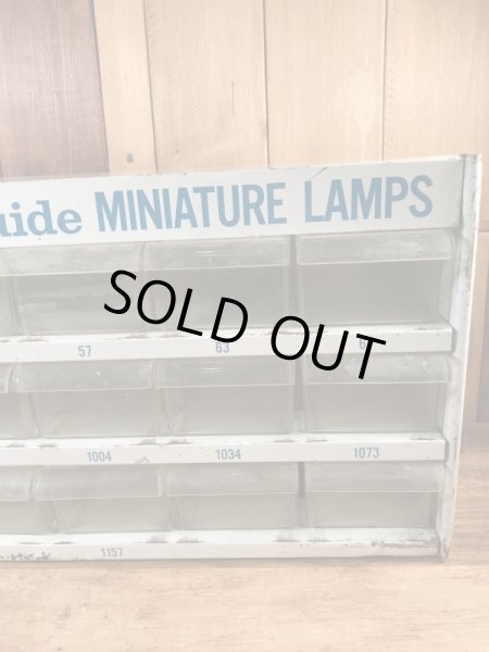 ACスパークプラグの電球が入っていた50〜60’sヴィンテージメタルキャビネット