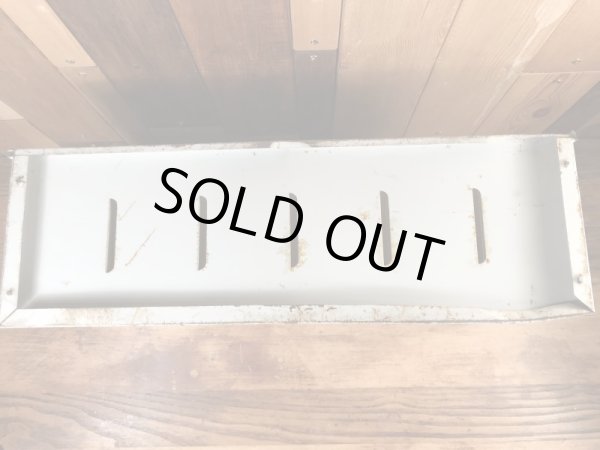 ACスパークプラグの電球が入っていた50〜60’sヴィンテージメタルキャビネット