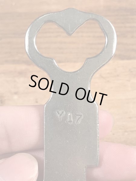 Pauly Jail Building Co.の刑務所のビンテージキー