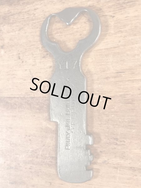 Pauly Jail Building Co.の刑務所のビンテージキー