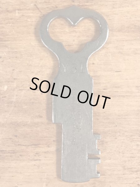 Pauly Jail Building Co.の刑務所のビンテージキー