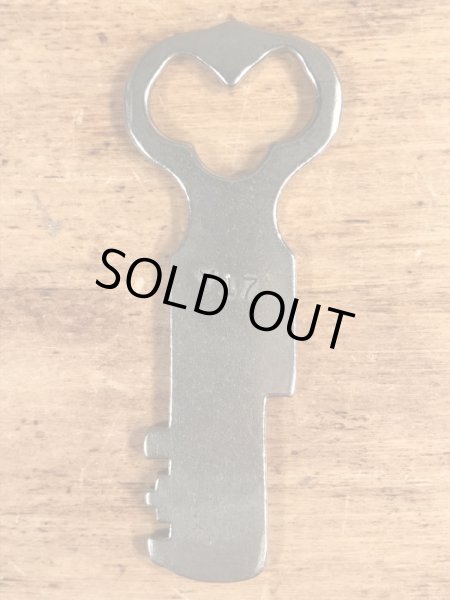 Pauly Jail Building Co.の刑務所のビンテージキー