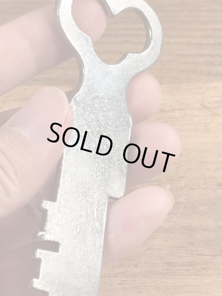 Pauly Jail Building Co.の刑務所のビンテージキー