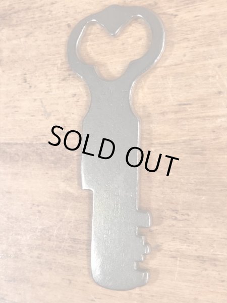 Pauly Jail Building Co.の刑務所のビンテージキー