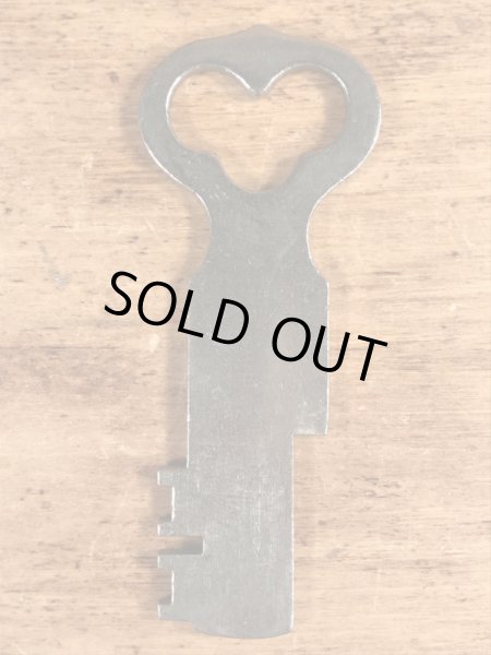 Pauly Jail Building Co.の刑務所のビンテージキー