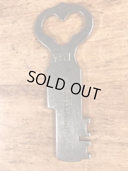 Pauly Jail Building Co.の刑務所のビンテージキー