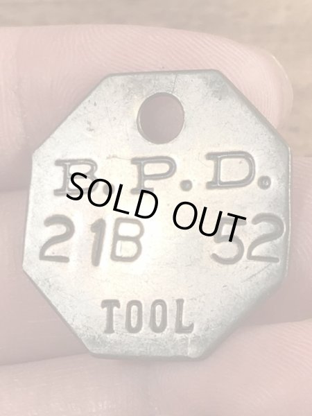 B.P.D.“21B 52”と書かれたツールに付いていたヴィンテージブラスタグ