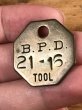 B.P.D.“21-16”と書かれたツールに付いていたヴィンテージブラスタグ